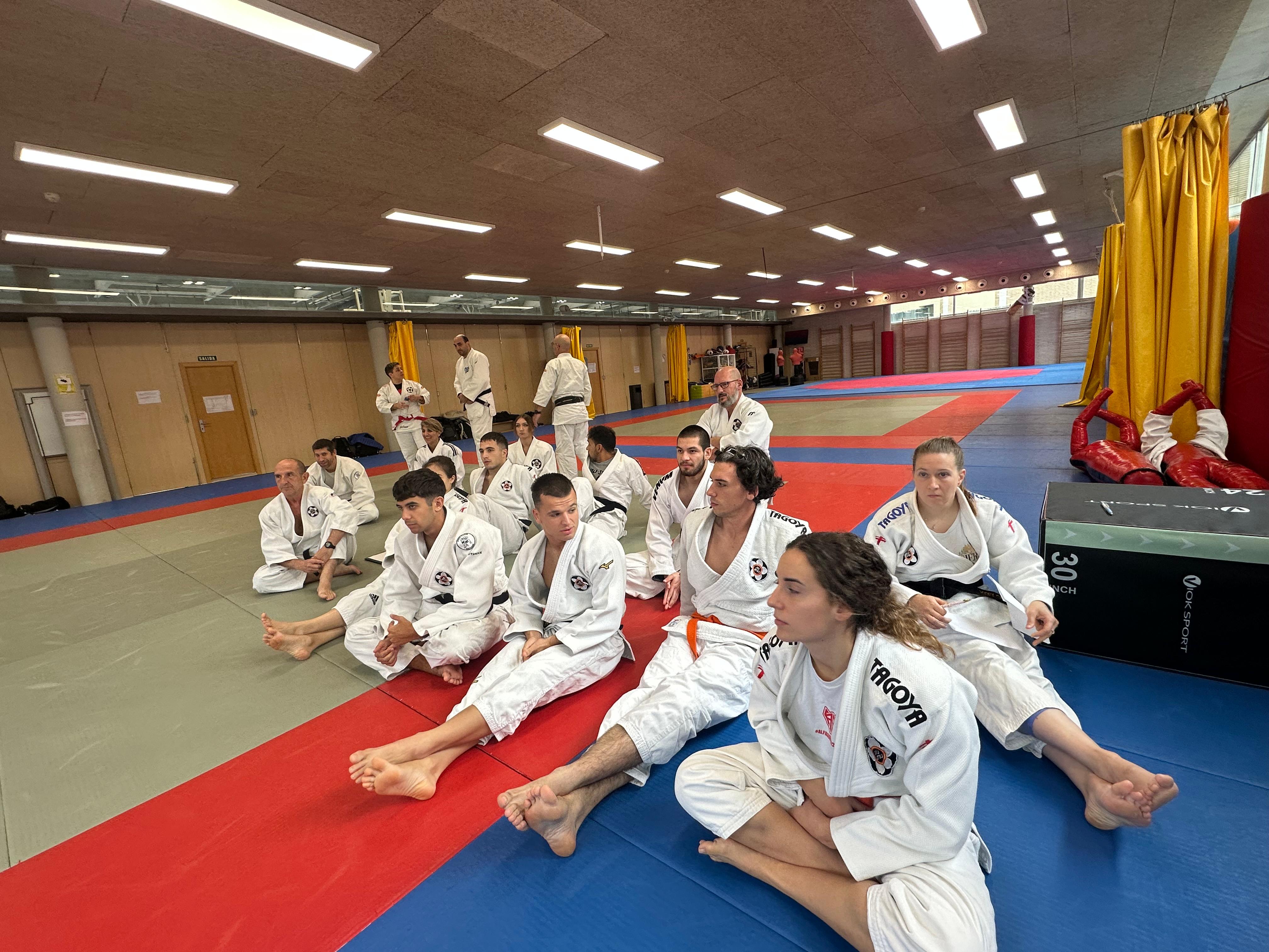 Realizado con éxito el curso de actualización de arbitraje de Jiu-Jitsu en Pamplona. 02-11-25